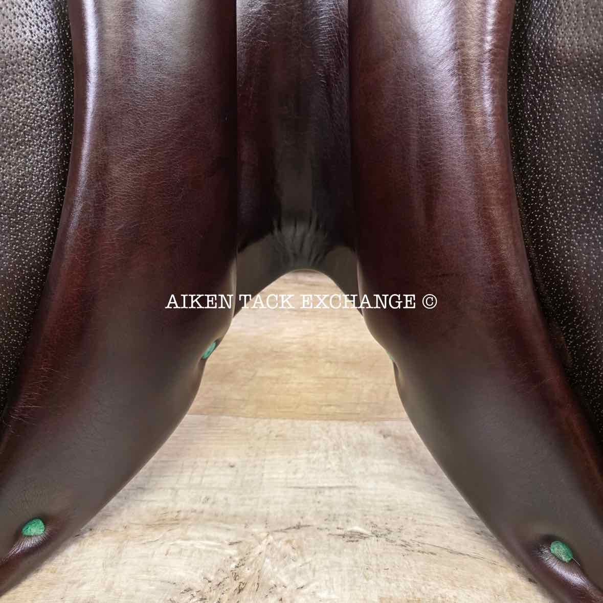 **SOLD** 2017 Equipe Synergy Monoflap Jump Saddle, 17.5" Seat, Medium Wide Tree, Foam Panels