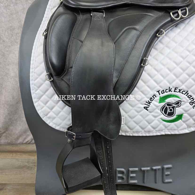 **SOLD** Freeform Lightweight Treeless Classic Trail Endurance Saddle, 17" Seat