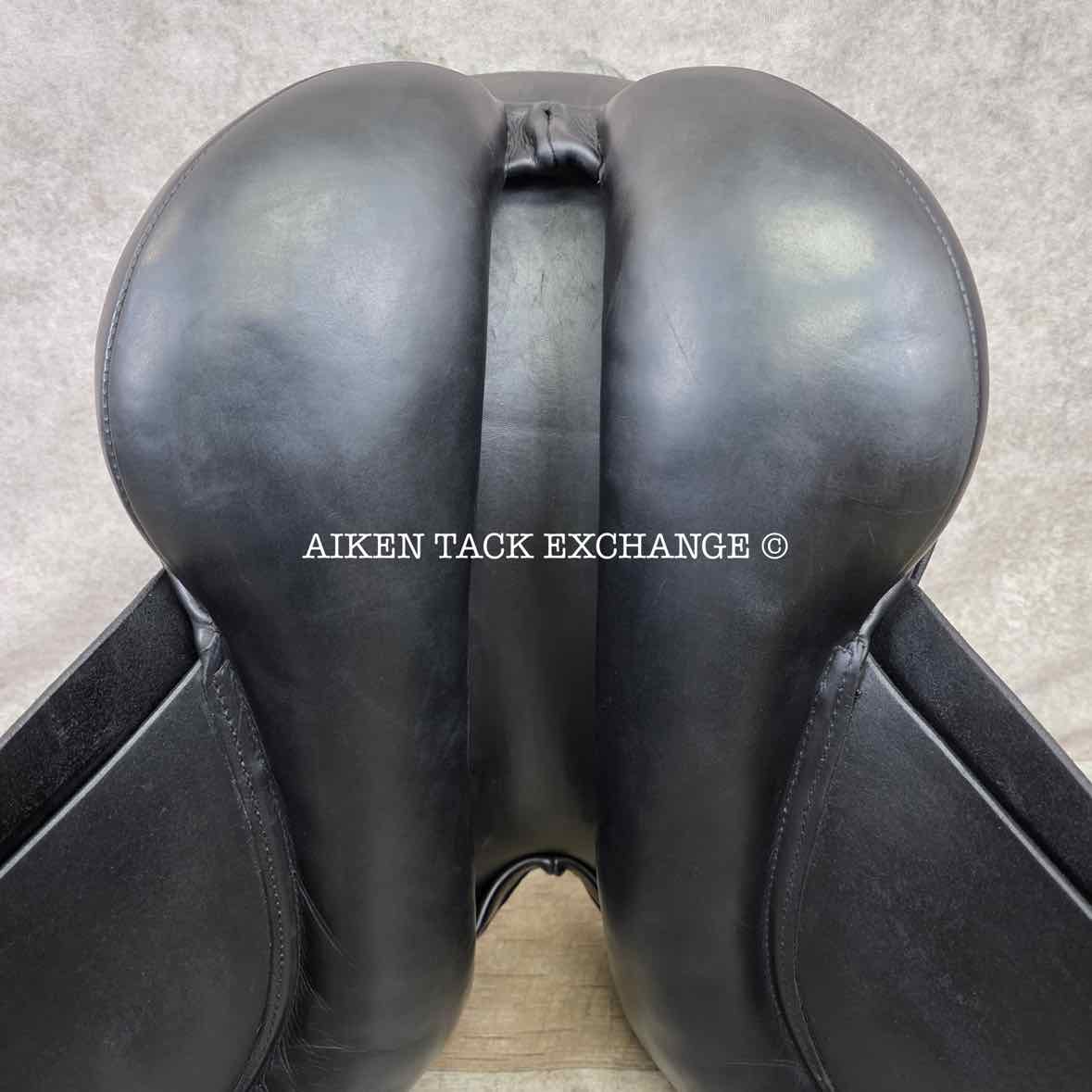 1995 County Competitor Dressage Saddle, 17.5" Seat, Medium Tree, Wool Flocked Panels