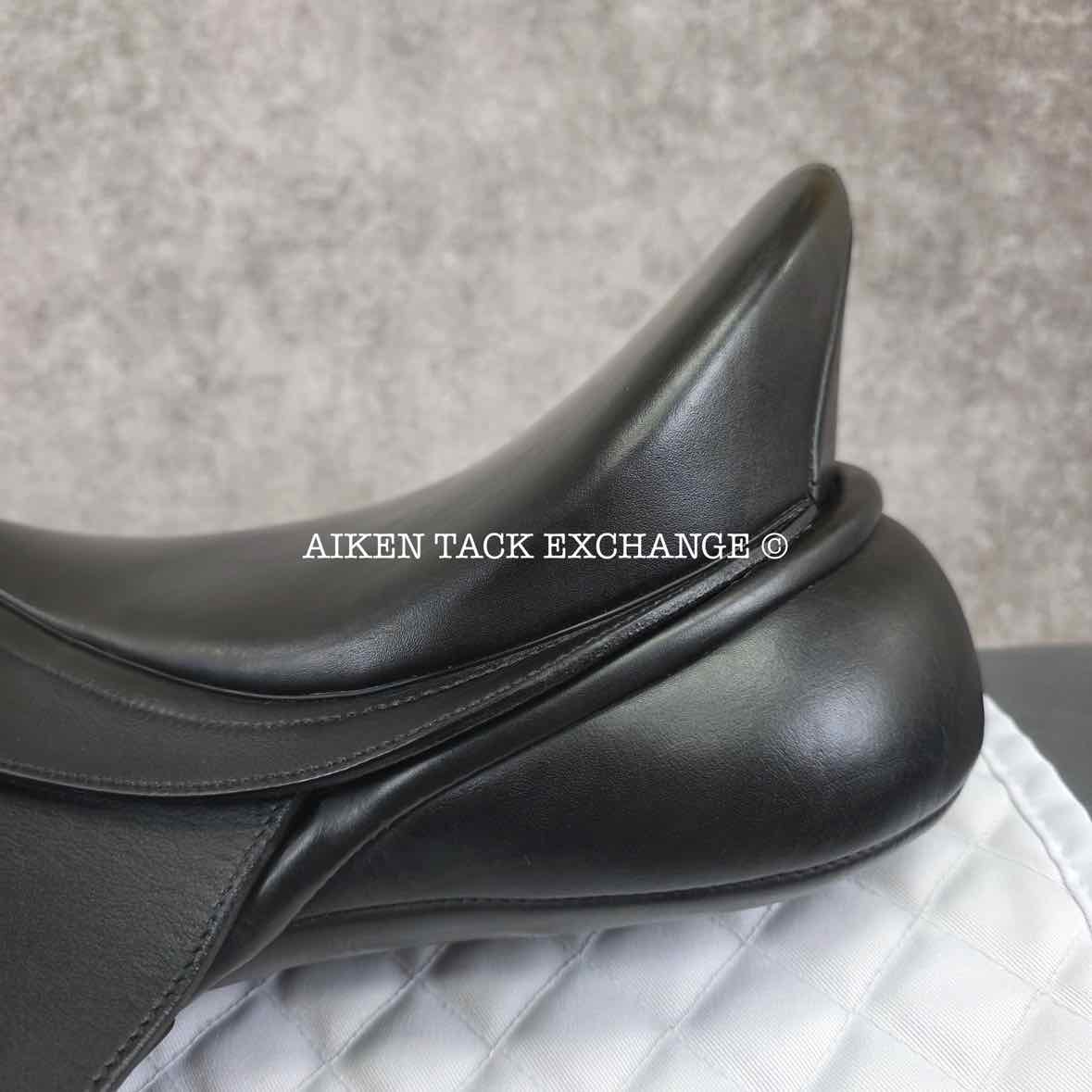 2004 Bates Caprilli Dressage Saddle, 18" Seat, Adjustable Tree - Changeable Gullet, Wool Flocked Panels