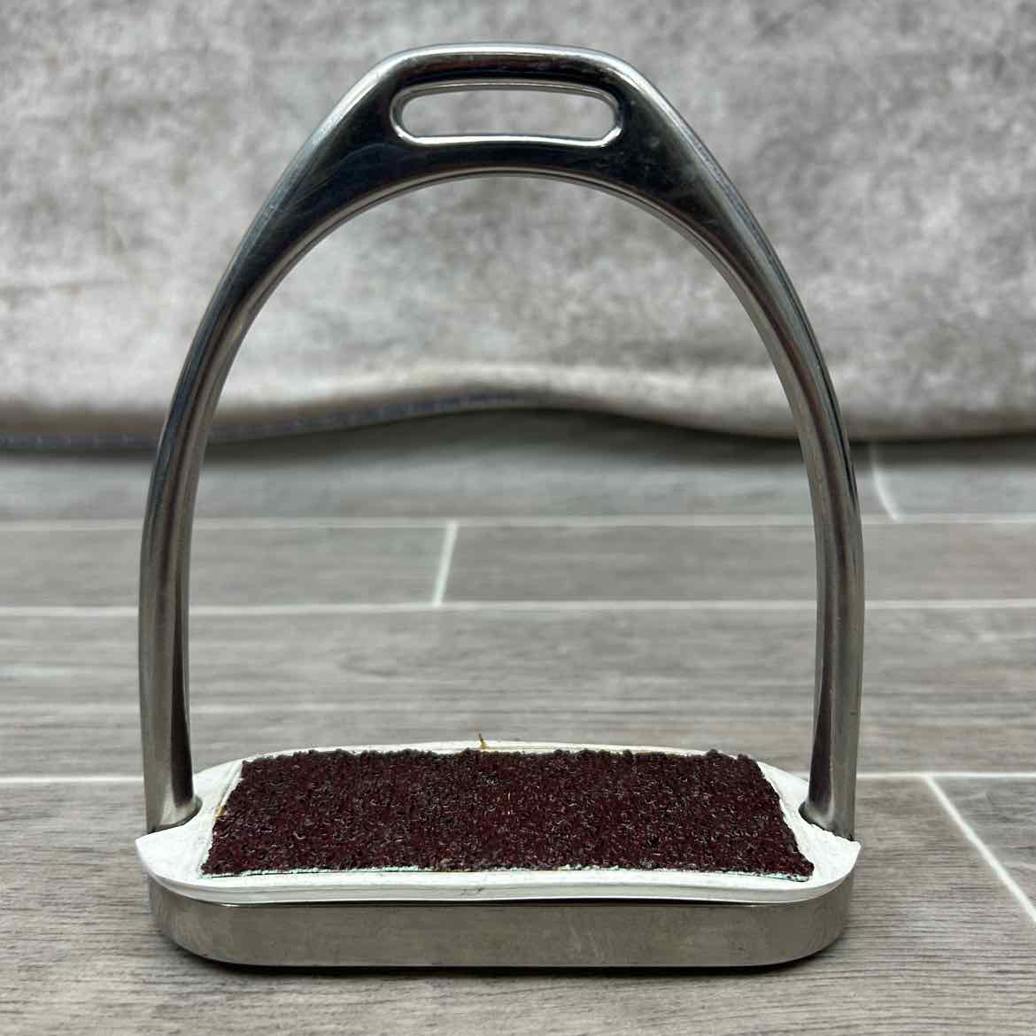 Metalab Fillis Stirrup Irons with Sure Grip Stirrup Pads 4.5"