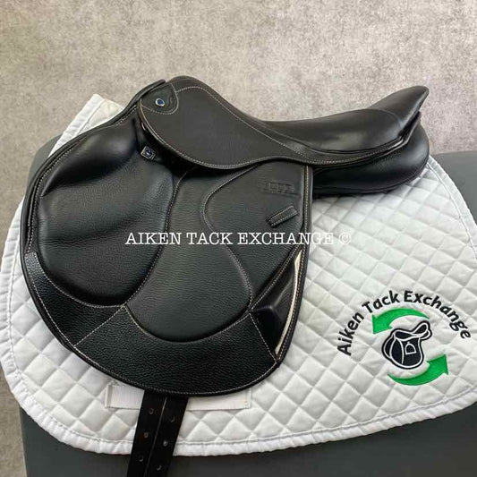 2021 Stubben Zaria Optimum Monoflap Jump Saddle, 17.5" Seat with Biomex, Short Flap, 27 cm Tree - Narrow, Wool Flocked Panels