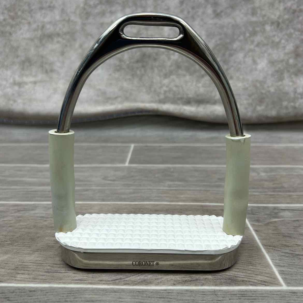 Coronet Jointed Flex Stirrup Irons 4.5"