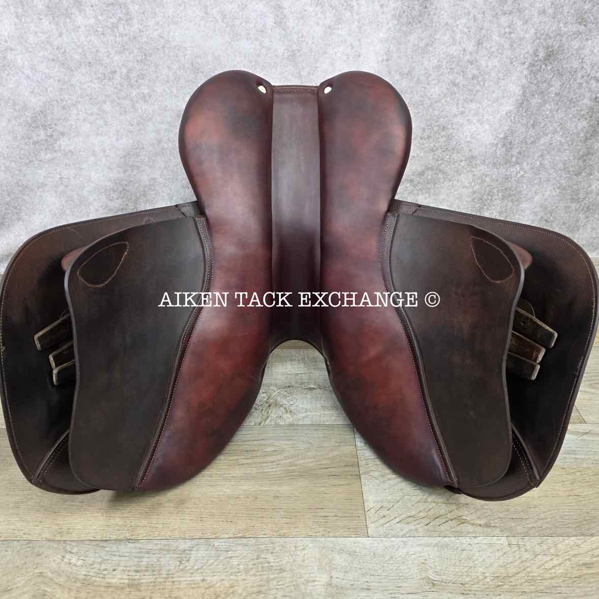 **SOLD** 2017 CWD SE02 Close Contact Jump Saddle, 17.5" Seat, 3C Flap, Medium Tree, Foam Panels