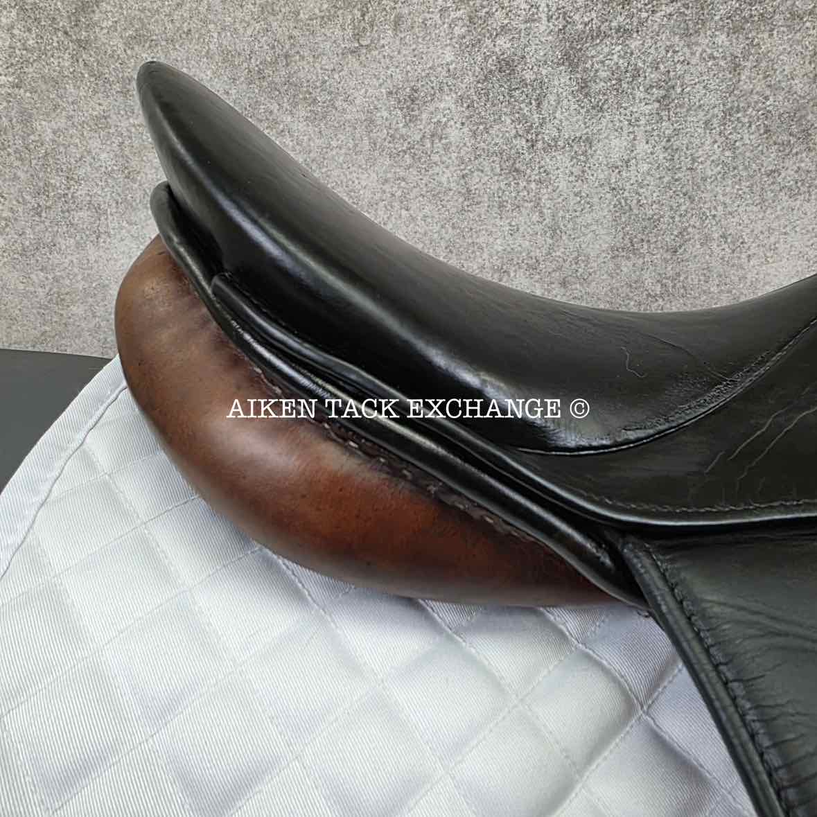 **SOLD** Stubben Romanus Extra CL Dressage Saddle, 18" Seat, 32cm Tree - Wide, Wool Flocked Panels