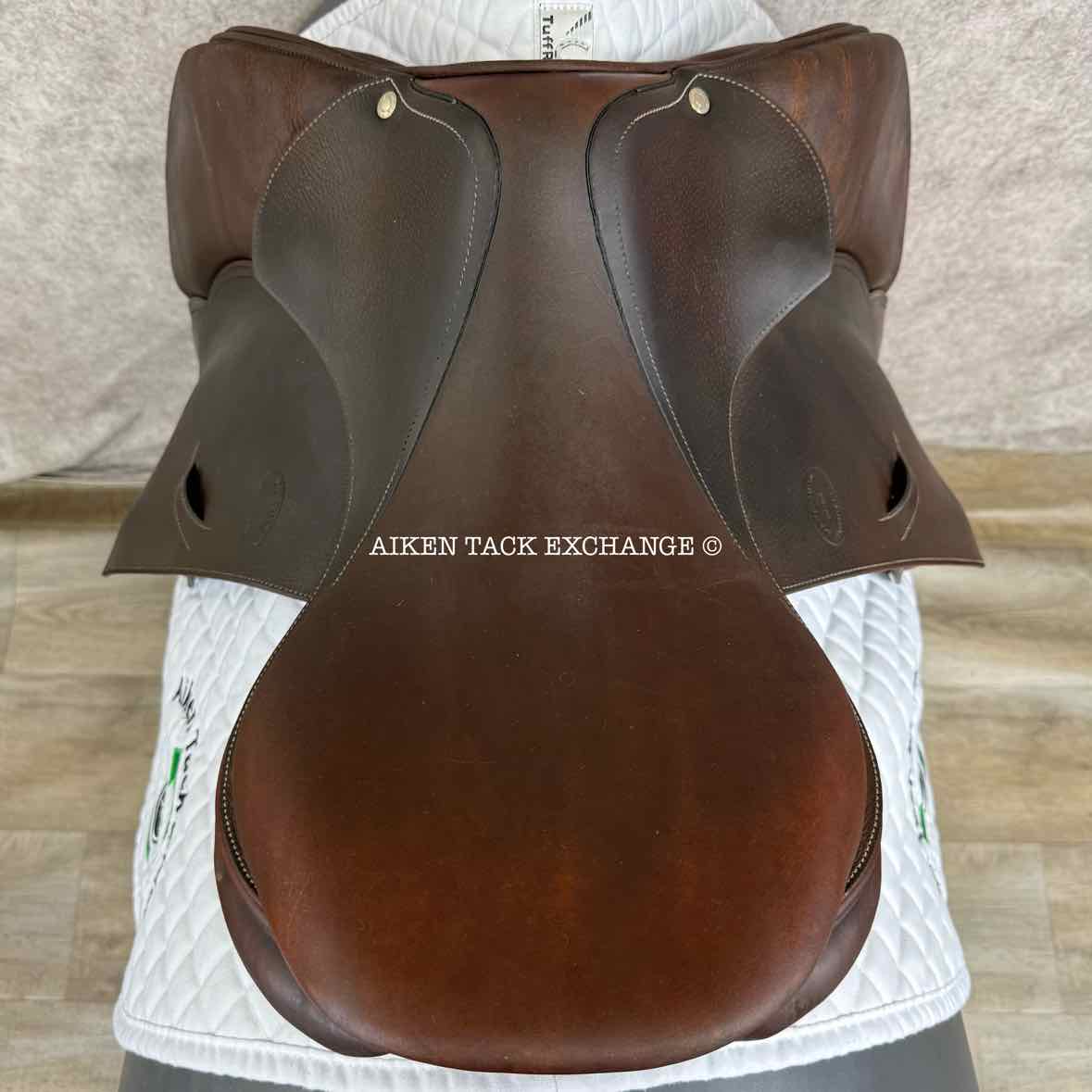 2009 Devoucoux Oldara Close Contact Jump Saddle, 17.5" Seat, 2A Flap, M/MW Tree, Foam Panels