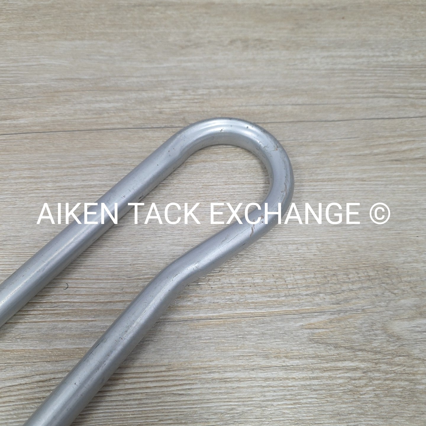 Swinging Metal Blanket Bar Rack with Wall Mounting Bracket