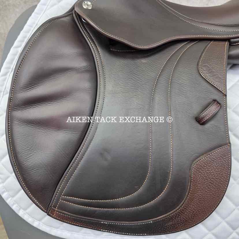 2020 CWD SE03 Close Contact Jump Saddle, 17" Seat, 2L Flap, Medium Tree, Foam Panels, Full Buffalo Leather