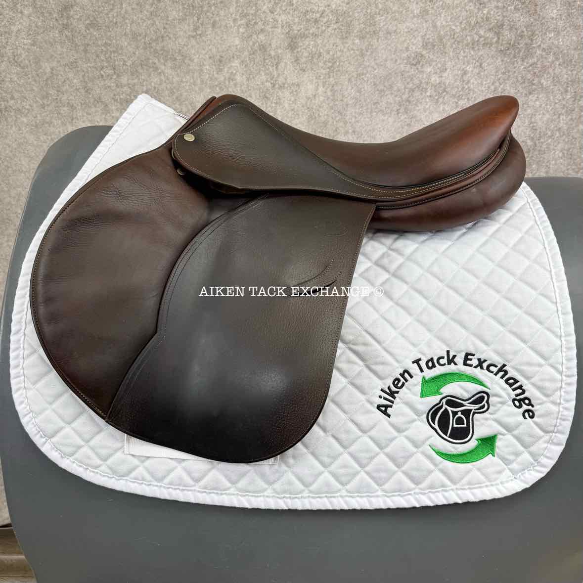 2009 Devoucoux Oldara Close Contact Jump Saddle, 17.5" Seat, 2A Flap, M/MW Tree, Foam Panels