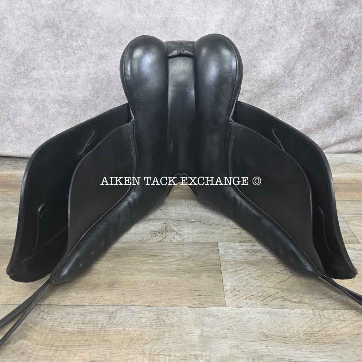 2005 County Fusion Dressage Saddle, 17.5" Seat, Medium Tree, Wool Flocked Panels