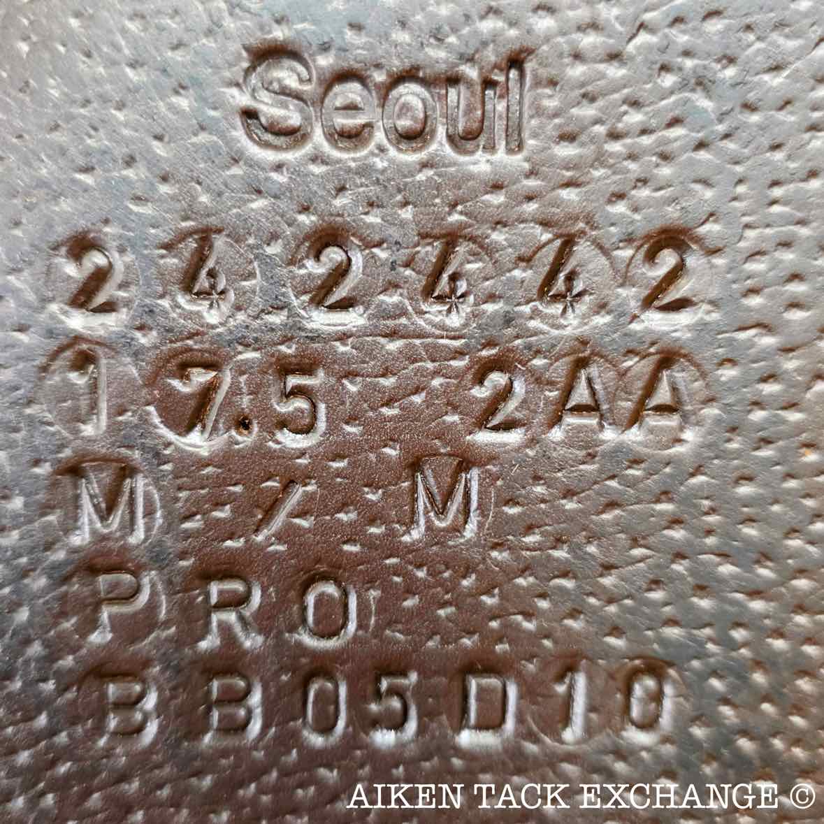 2024 Forestier Seoul Close Contact Jump Saddle, 17.5" Seat, 2AA Flap, MW/W Tree, PRO Panels, Full Buffalo Leather