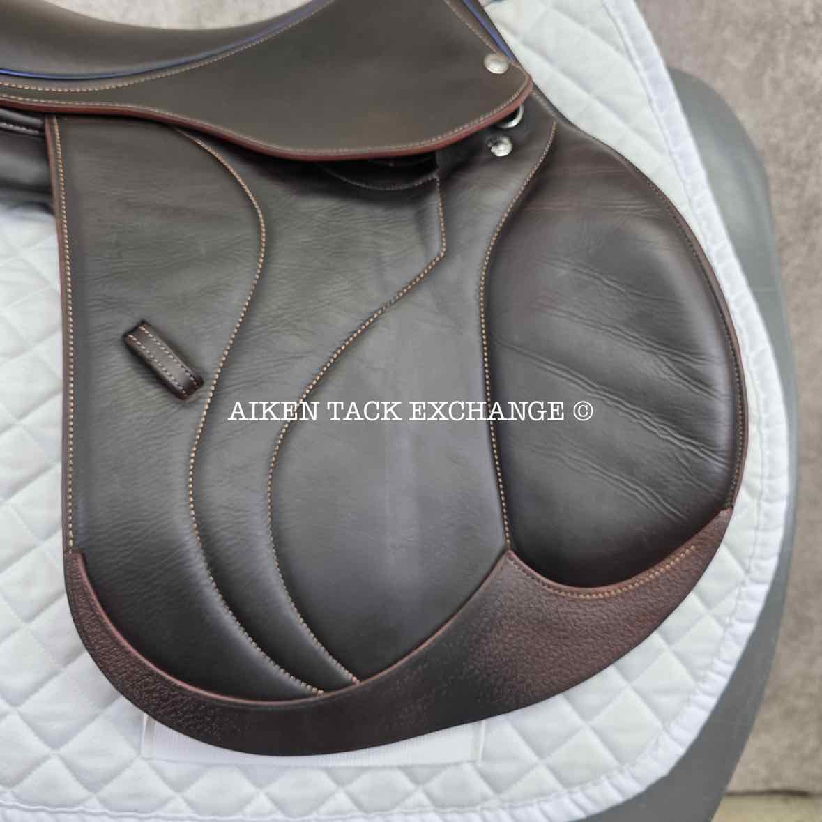 2019 Devoucoux Biarritz O Close Contact Jump Saddle, 17.5" Seat, 1 Flap, Medium Tree, Foam Panels, Full Buffalo Leather