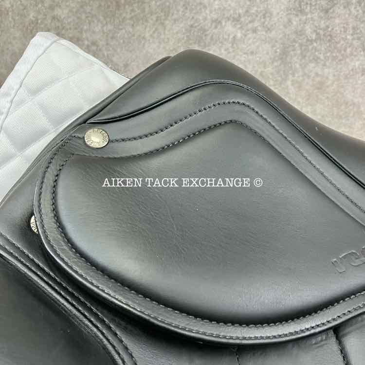 2021 Amerigo Vega Dressage Deluxe Special Saddle, 18" Seat, Medium Wide Tree, Wool Flocked Panels