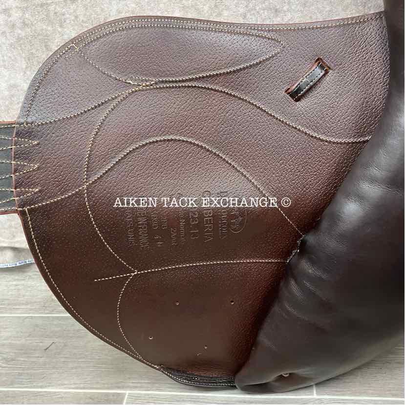 2013 Devoucoux Chiberta Monoflap Jump Saddle, 18.5" Seat, 2AAR Flap, Medium Tree, Wool Flocked, Full Buffalo Leather
