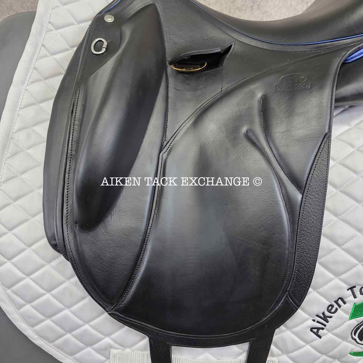 2018 Devoucoux Makila Lab Monoflap Dressage Saddle, 17.5" Seat - 2AA Flap, MW Tree, D3D Panels, Full Buffalo Leather