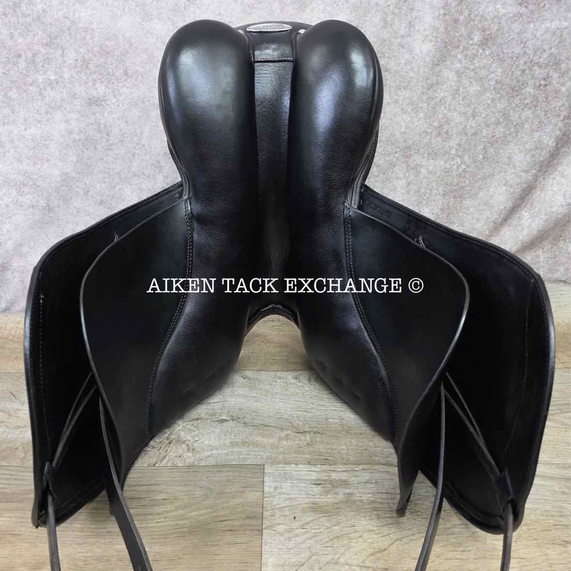 2015 Stubben Genesis Deluxe CL NT Dressage Saddle, 17.5" Seat with Biomex, 28cm Tree - Medium Narrow, Wool Flocked Panels