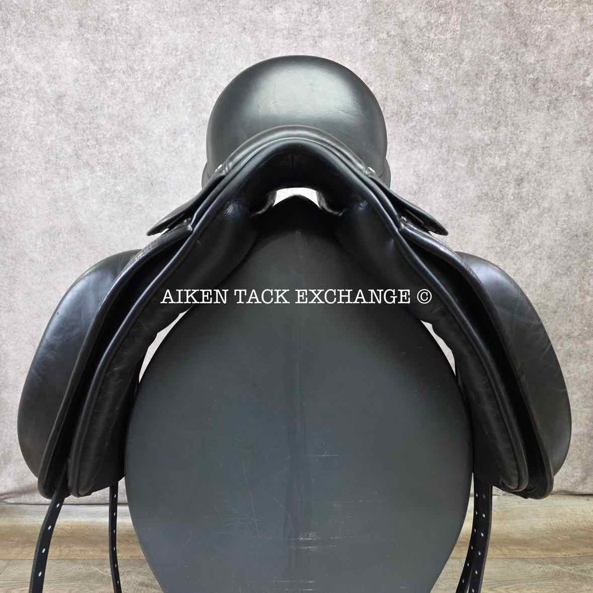2015 County Perfection Dressage Saddle, 17.5" Seat, Medium Tree, Wool Flocked Panels