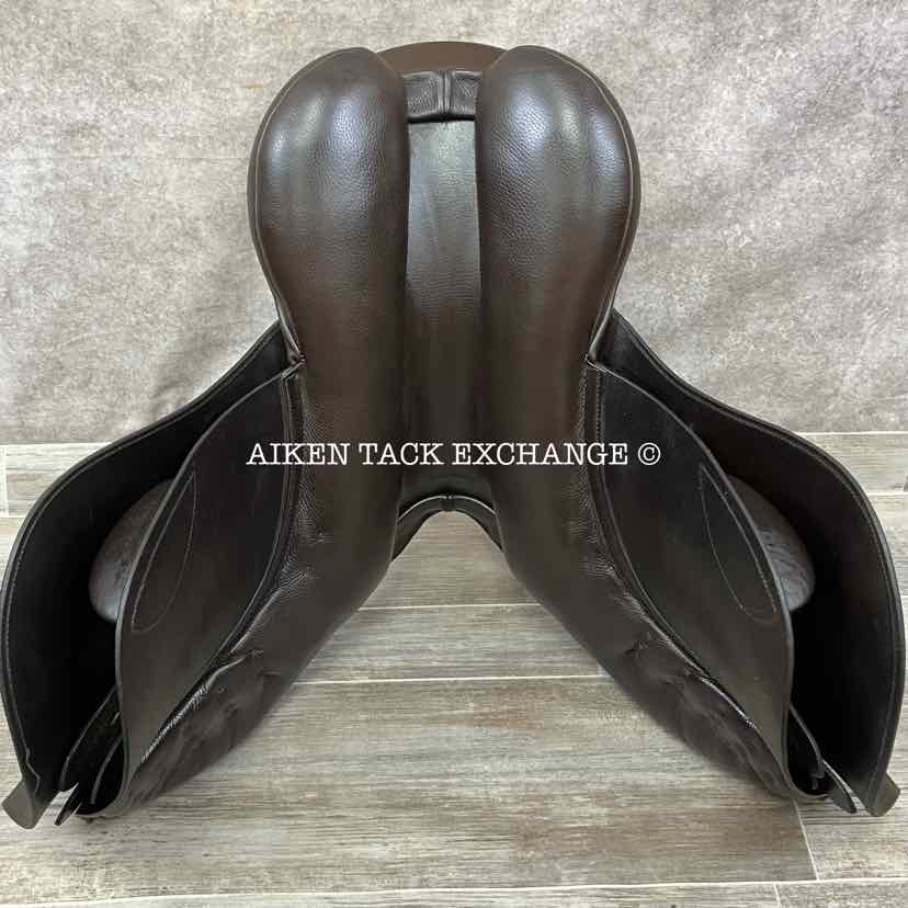 2012 County Conquest Jump Saddle, 18" Seat, Extra Wide Tree, Wool Flocked Panels