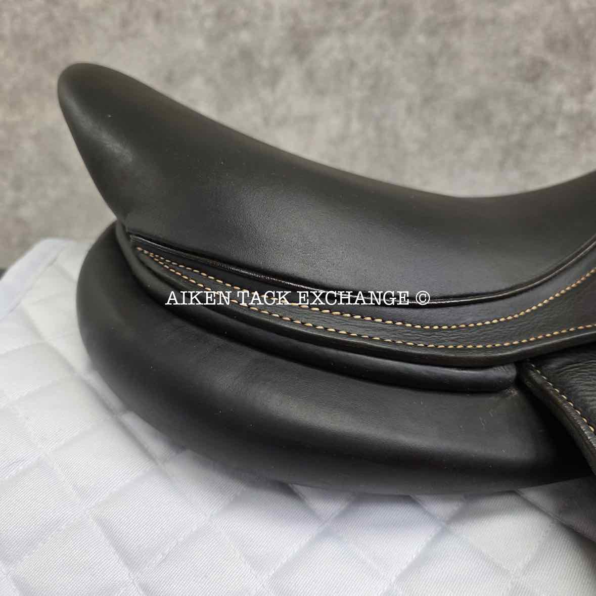 2021 Voltaire Stuttgart Jump Saddle, 17" Seat, 2A Flap, Medium Wide Tree, PRO Panels, Full Buffalo Leather