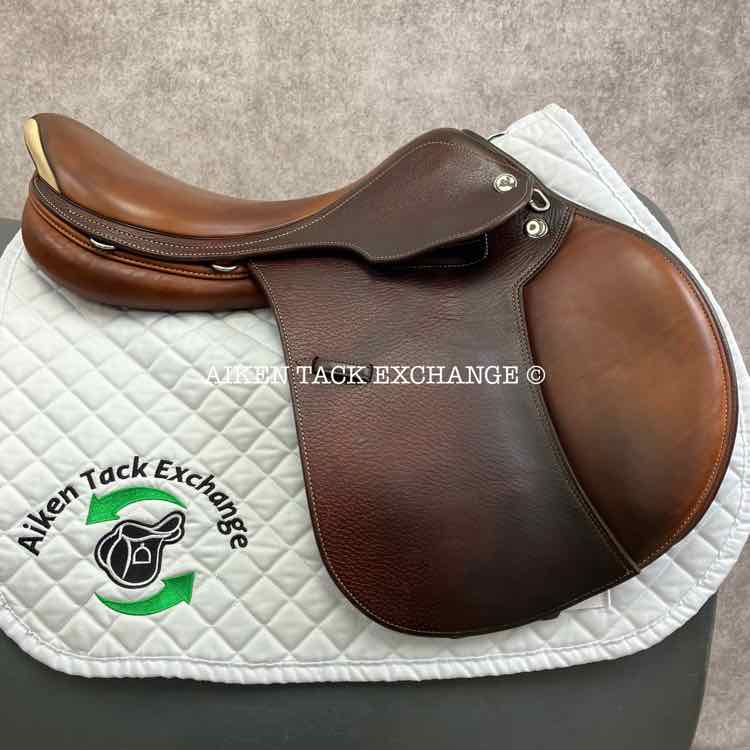 **SOLD** 2019 Prestige Paris Classic Close Contact Jump Saddle, 18" Seat, 33 Tree - Medium (Adjustable), Foam Panels