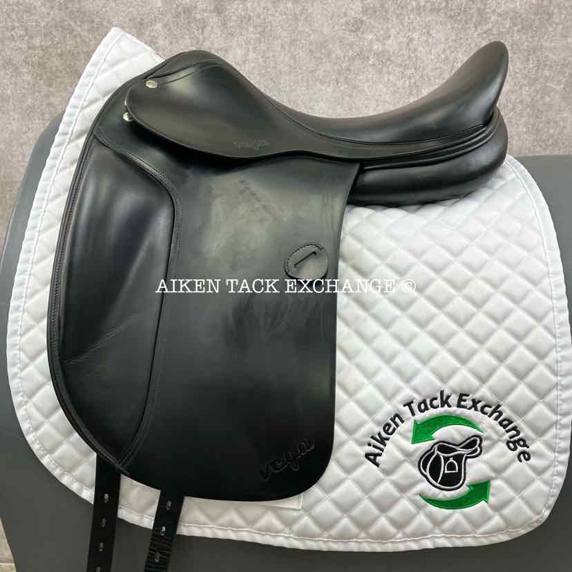 2009 Amerigo Vega Dressage Saddle, 18" Seat, Medium Tree, Wool Flocked Panels
