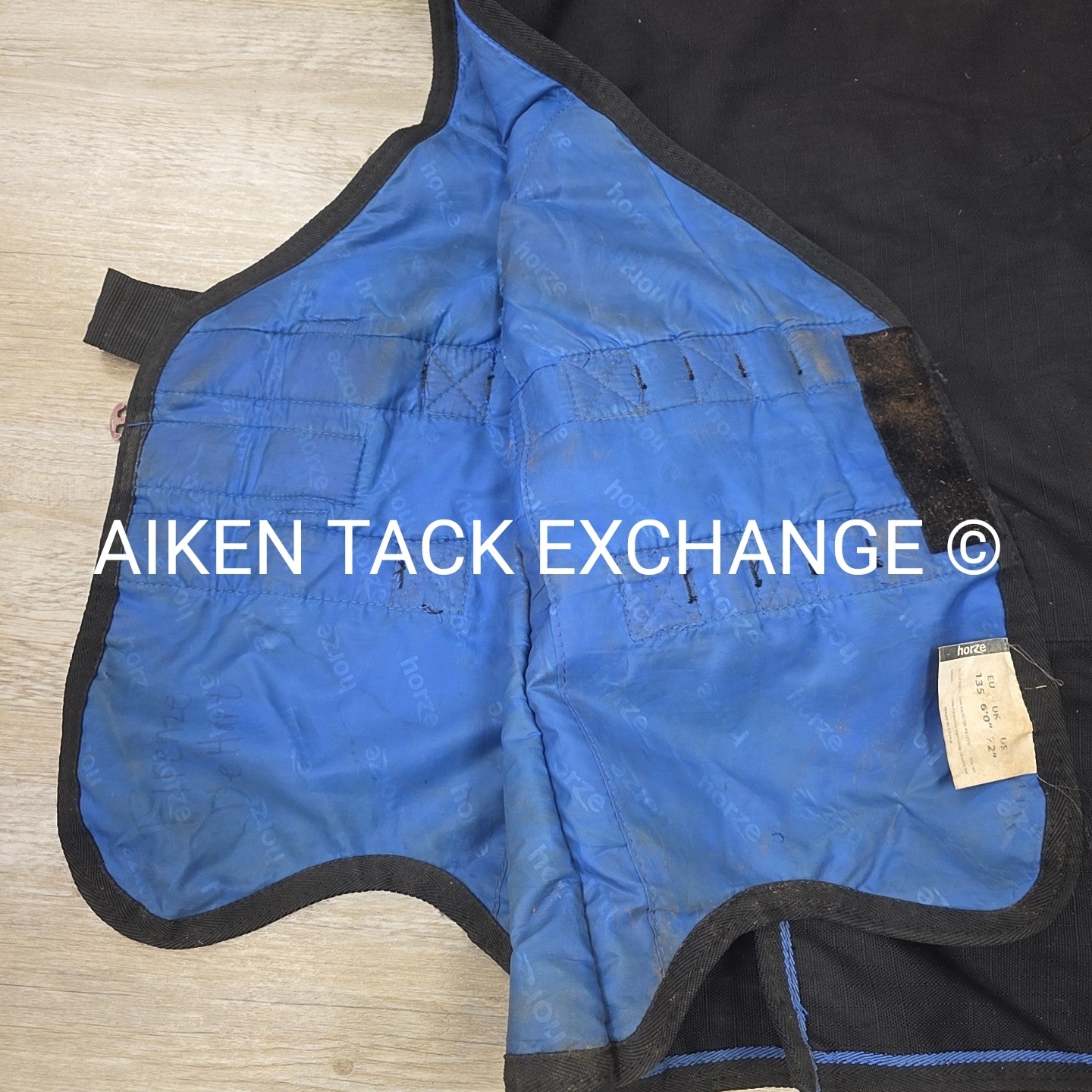 Horze Avalance Medium Weight Turnout Blanket, Size 72"