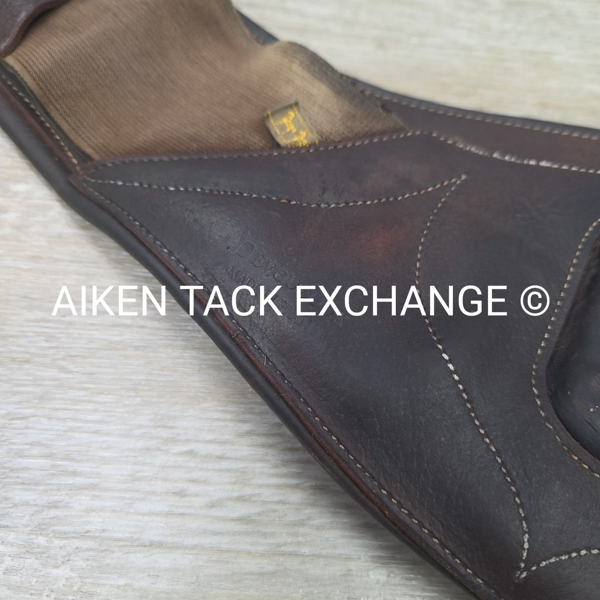 Devoucoux V-Strap Girth, Brown, 24" (has blemishes)