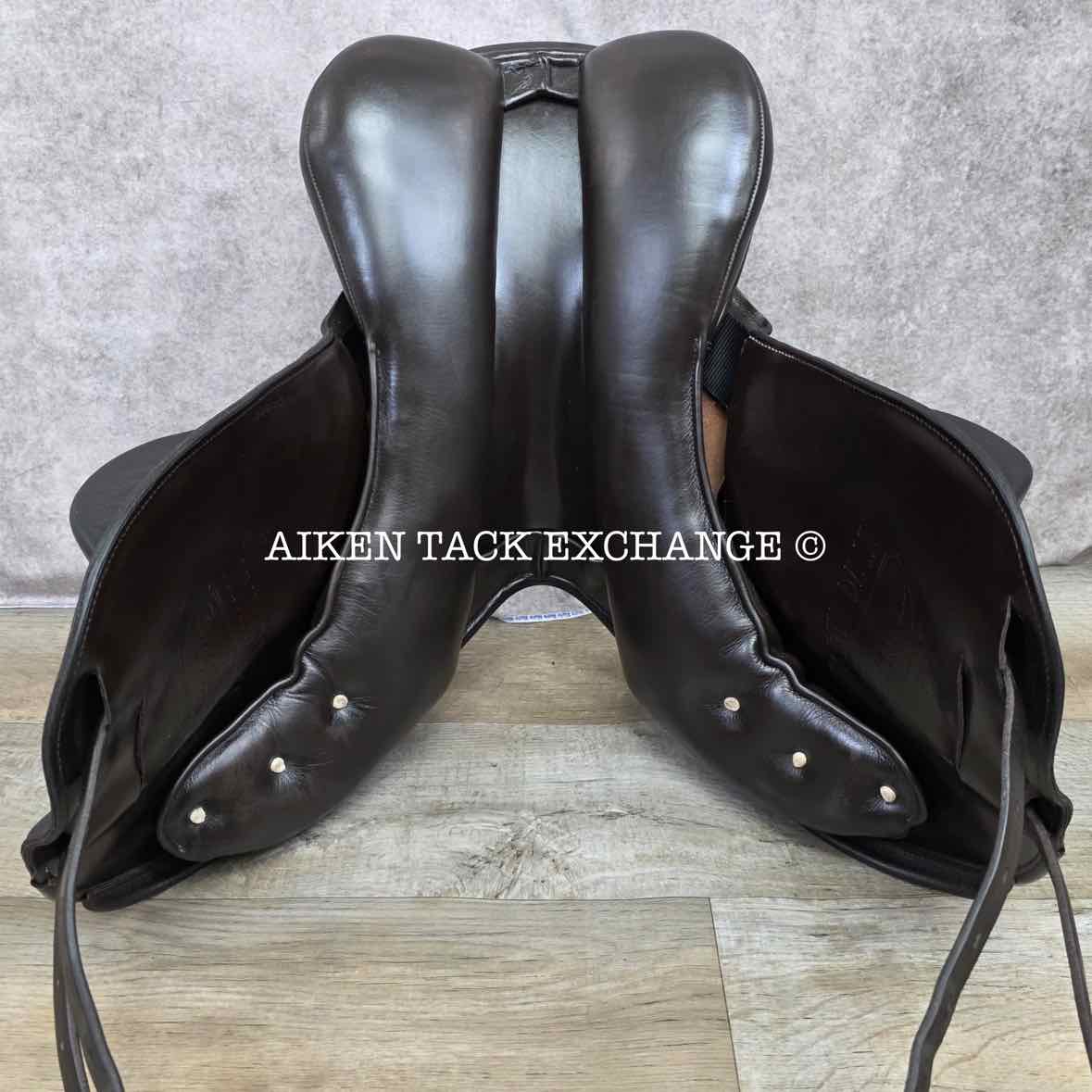 **SOLD** 2018 Custom Saddlery Fleur De Lys Monoflap Jump Saddle, 17.5" Seat, Adjustable Tree, Wool Flocked Panels