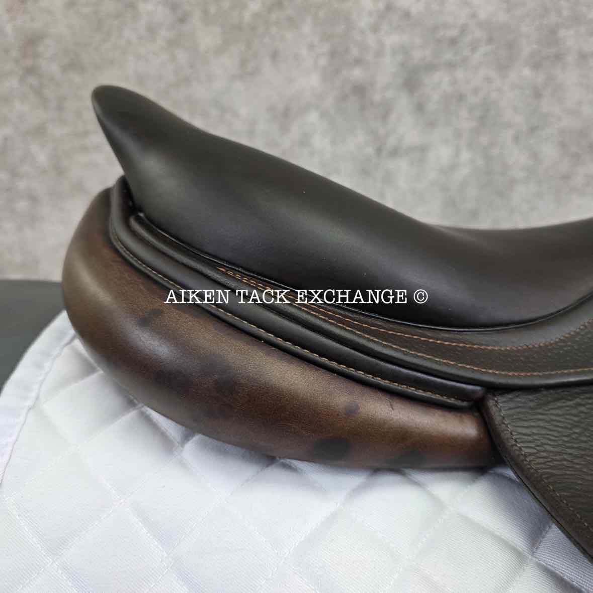2006 CWD SE02 Close Contact Jump Saddle, 17.5" Seat, 4C Flap, Medium Tree, Foam Panels