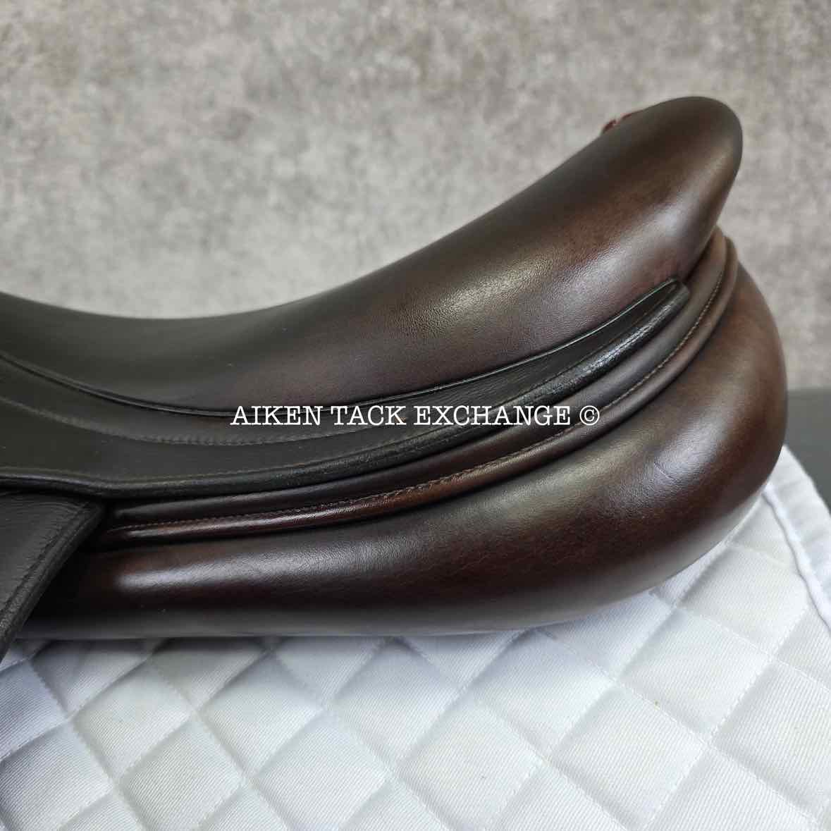 **SOLD** 2017 Equipe Synergy Monoflap Jump Saddle, 17.5" Seat, Medium Wide Tree, Foam Panels