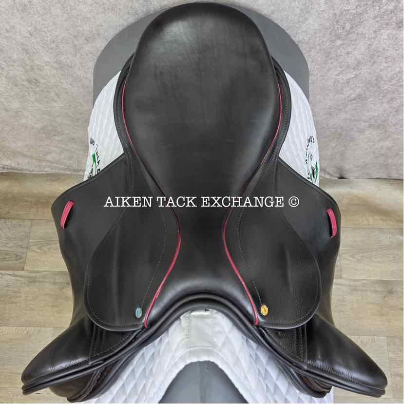 2021 County Innovation Jump Saddle, 18" Seat, Forward Flap, Medium Narrow Tree, Wool Flocked Panels