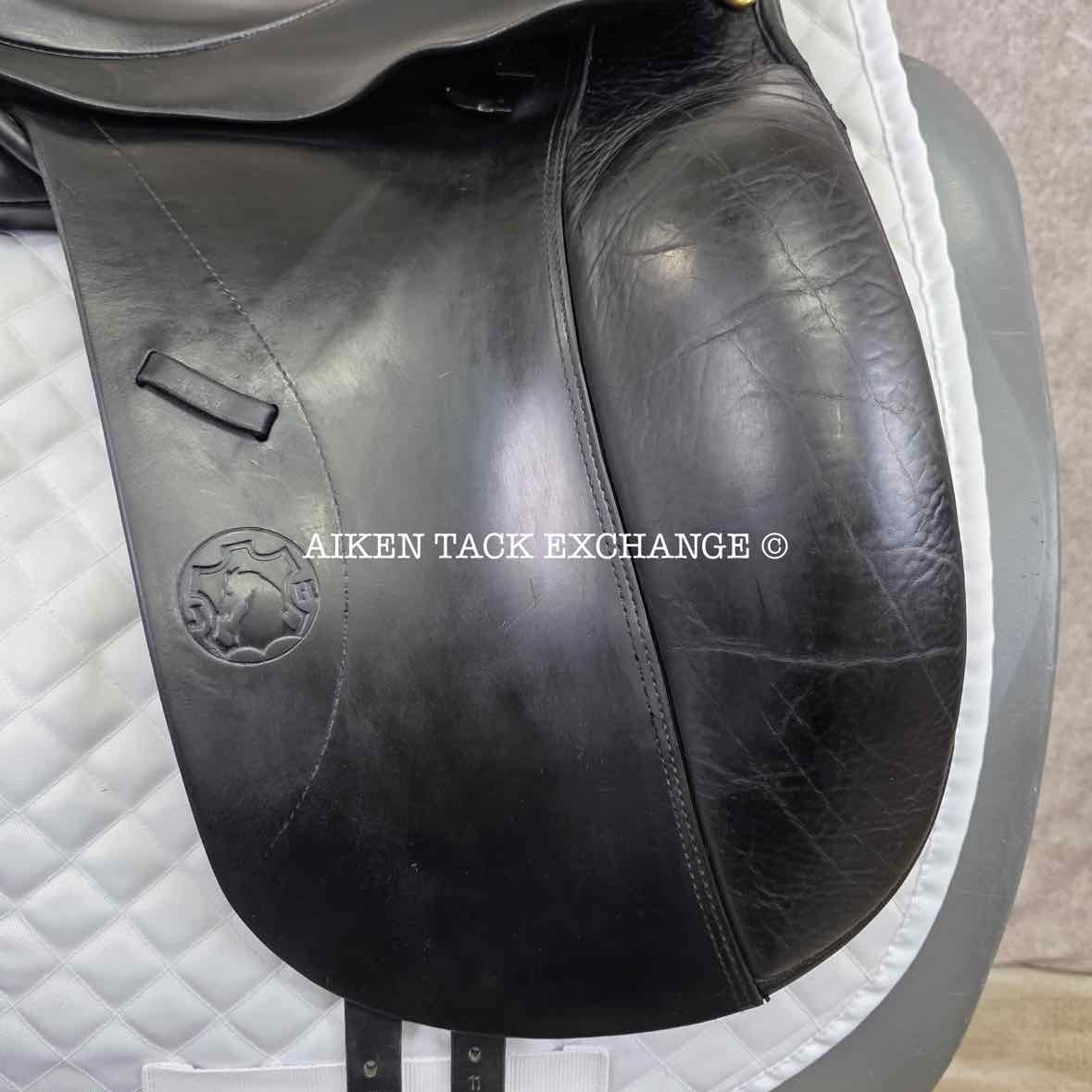 2003 Hennig Dressage Saddle, 17" Seat, Medium Narrow Tree, Wool Flocked Panels
