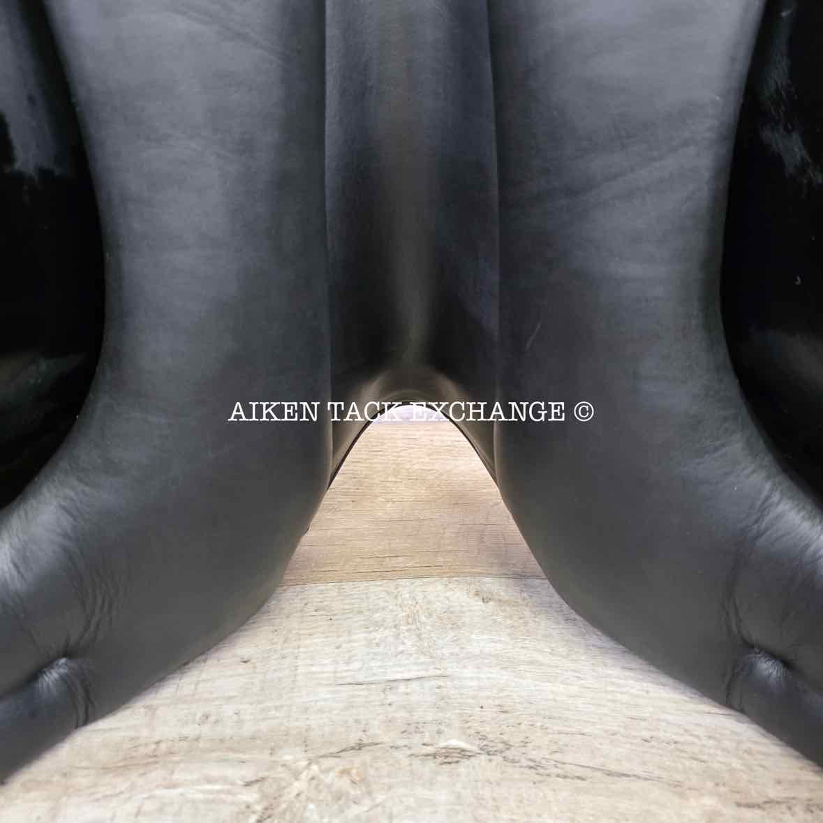 2015 Amerigo Pinerolo Classic Dressage Saddle, 17" Seat, MW/W Tree, Wool Flocked Panels