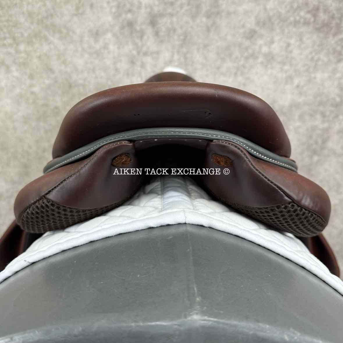 2022 Devoucoux Biarritz S Close Contact Jump Saddle, 17.5" Seat, 2AA Flap, Medium Tree, D3D Panels, Full Buffalo Leather
