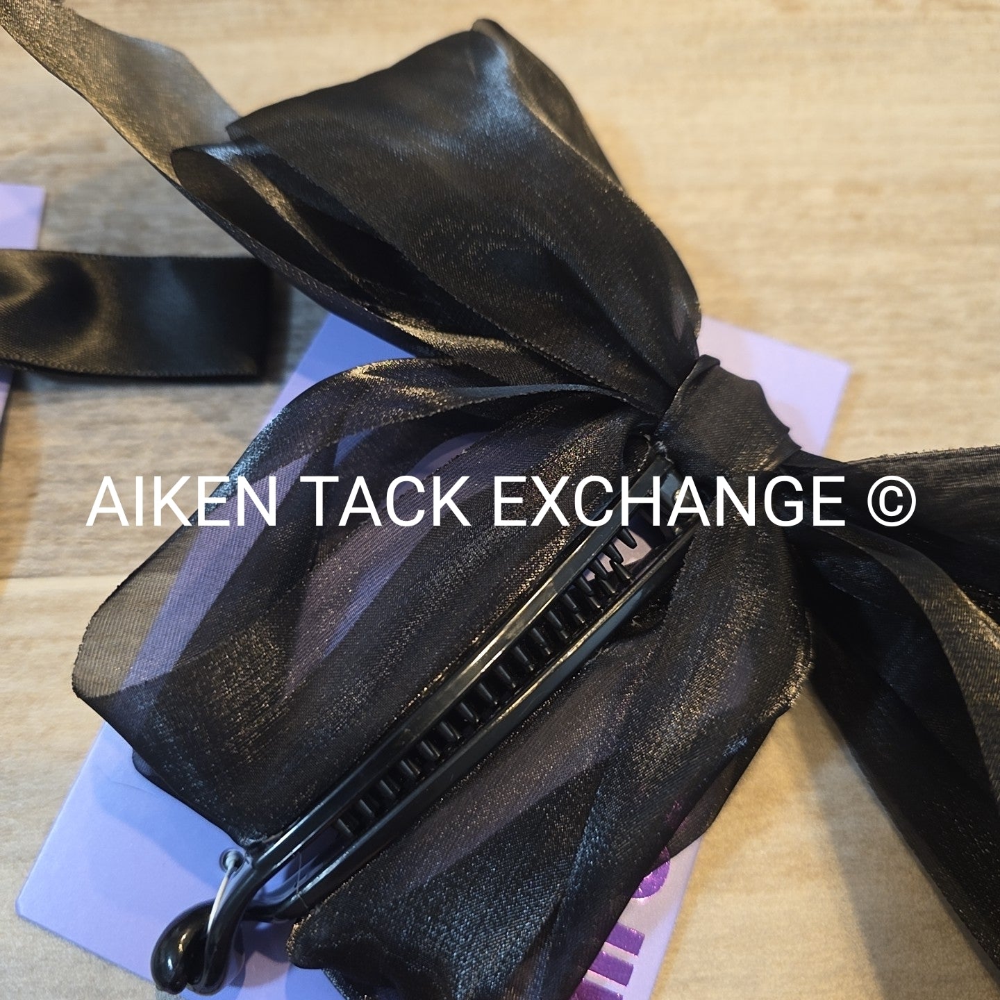 Claire's Hair Bundle - 1 Scrunchie, 4 Hair Clips