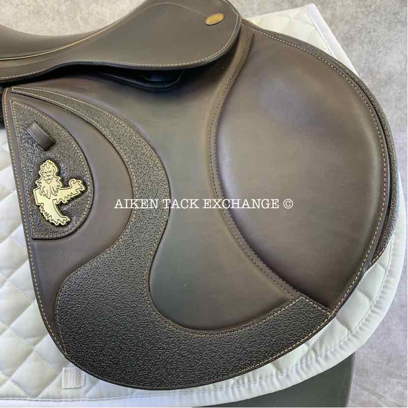 **SOLD** 2022 Fairfax World Class Dual Flap Jump Saddle, 17.5" Seat, Adjustable Tree - Changeable Gullet, Wool Flocked Panels
