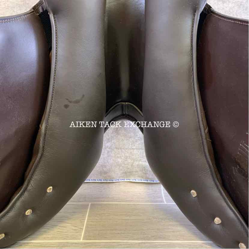 2018 Custom Saddlery Fleur De Lys Monoflap Jump Saddle, 17" Seat, Adjustable Tree, Wool Flocked Panels