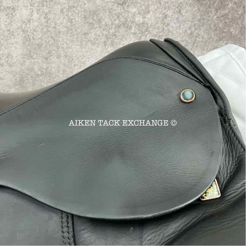**SOLD** Stubben Endurance Dressage Saddle, 17.5" Seat, Short Flap, 31cm Tree - Medium Wide, Wool Flocked Panels