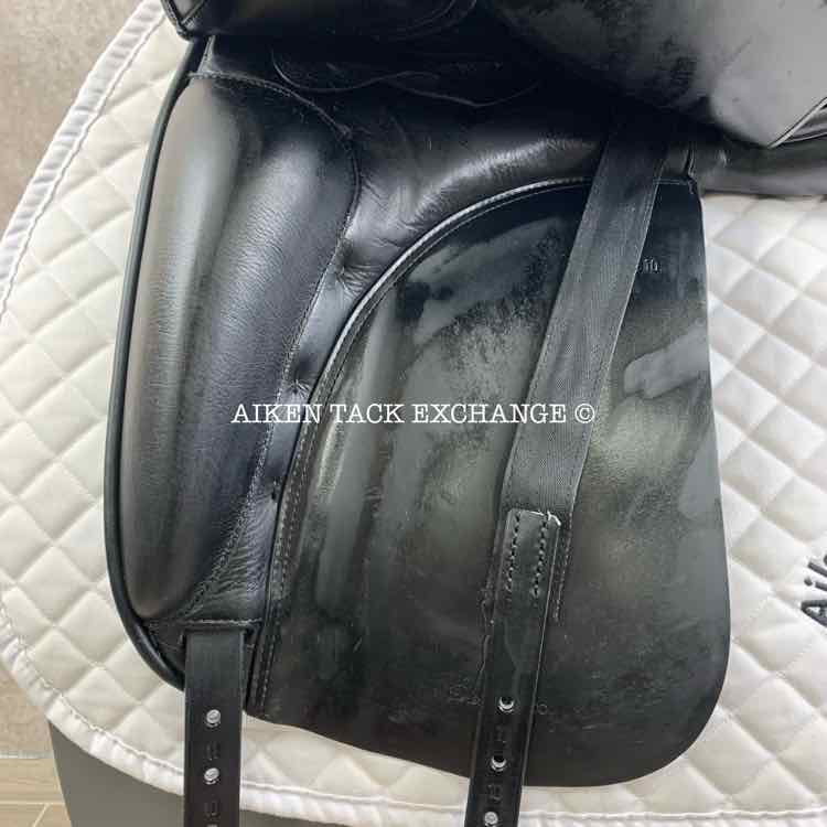 **SOLD** 2000 Prestige Dressage 2000 Saddle, 17.5" Seat, 34 Tree - M/MW, Wool Flocked Panels
