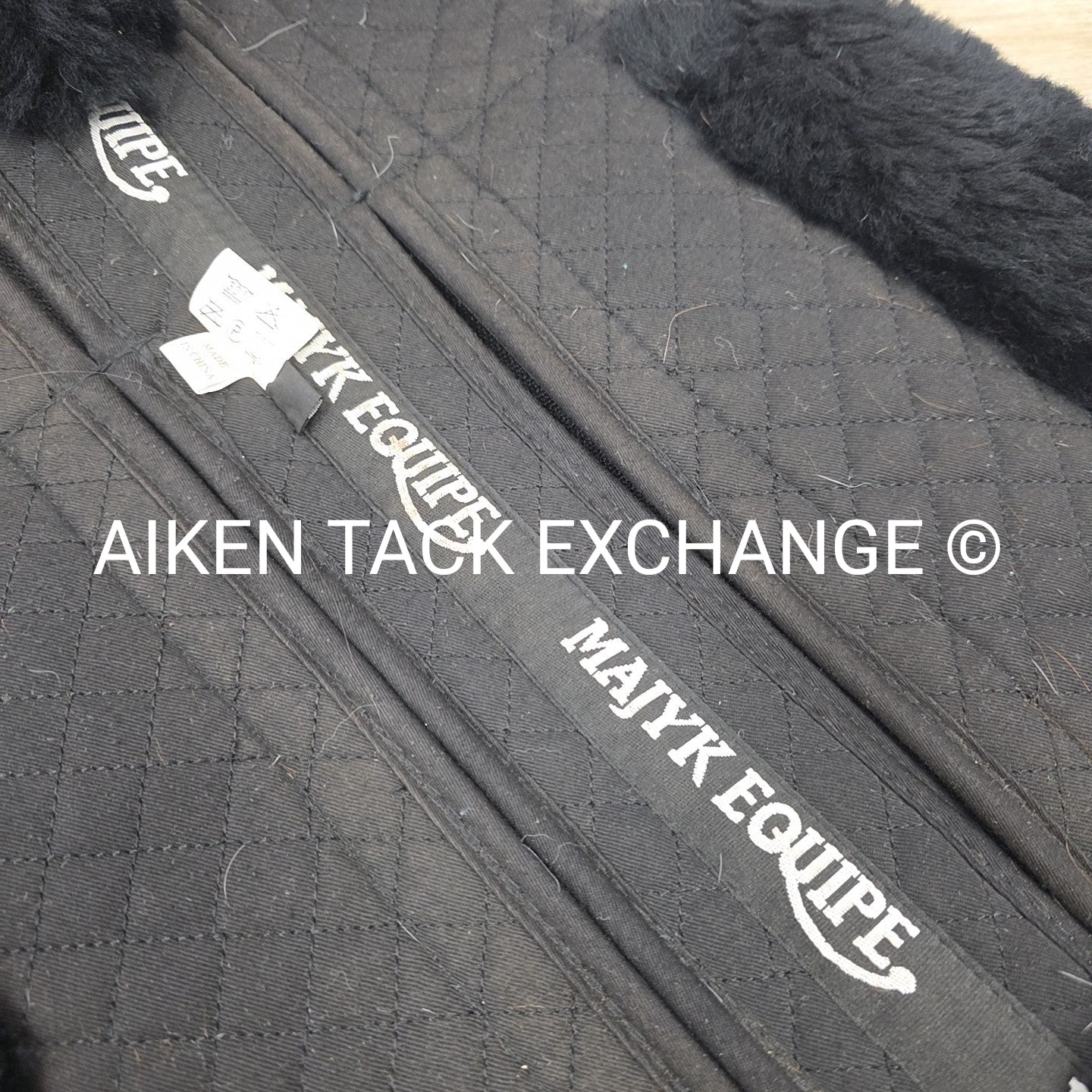 Majyk Equipe Ergonomic Shimmable Sheepskin Half Pad, With Rear Shims, Size Mediu