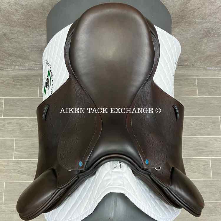 **SOLD** 2023 County Xtreme Monoflap Jump Saddle, 17.5" Seat, Medium Tree, Wool Flocked Panels