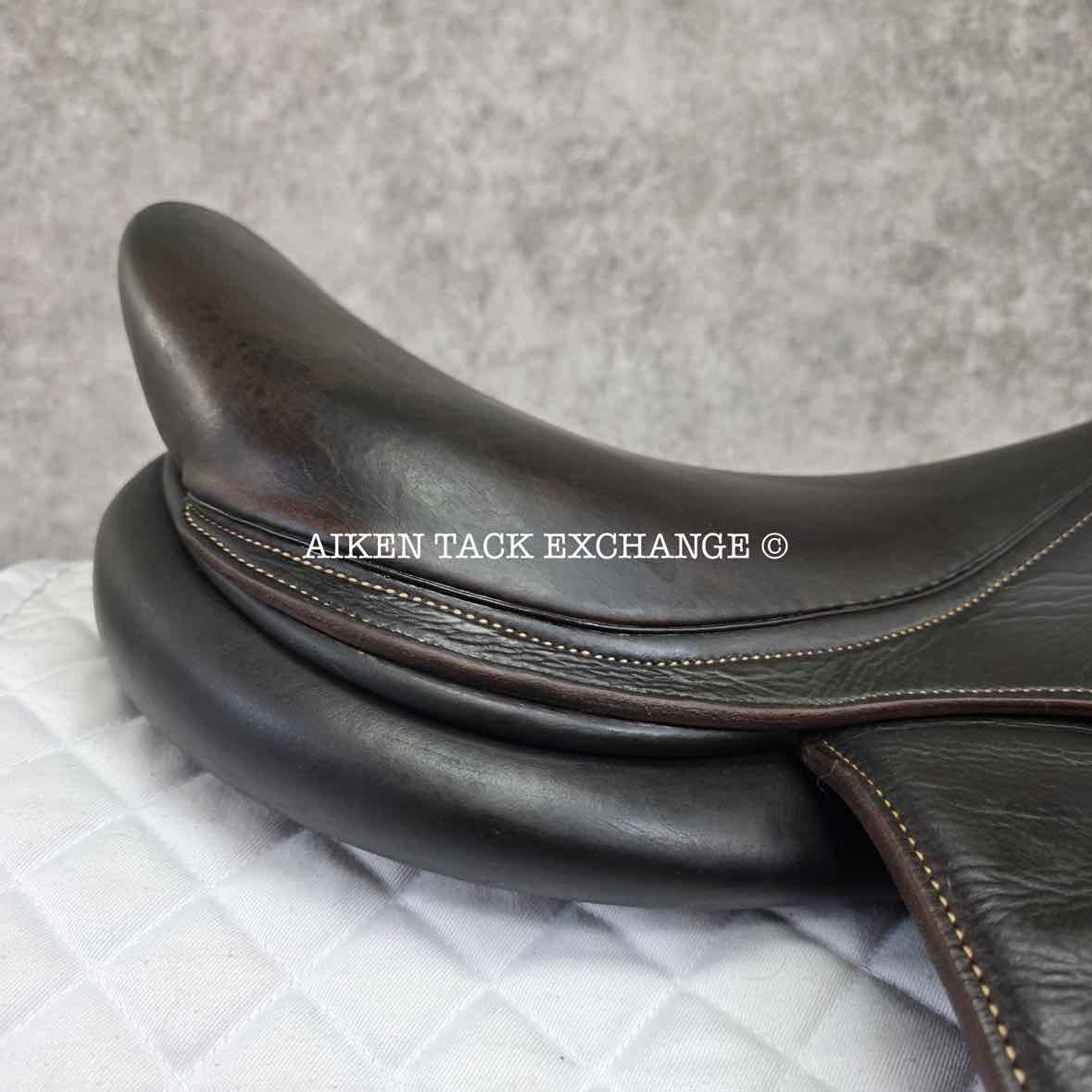 2015 Voltaire Stuttgart Jump Saddle, 17.5" Seat, 3AA Flap, Medium Wide Tree, PRO Panels, Full Buffalo Leather