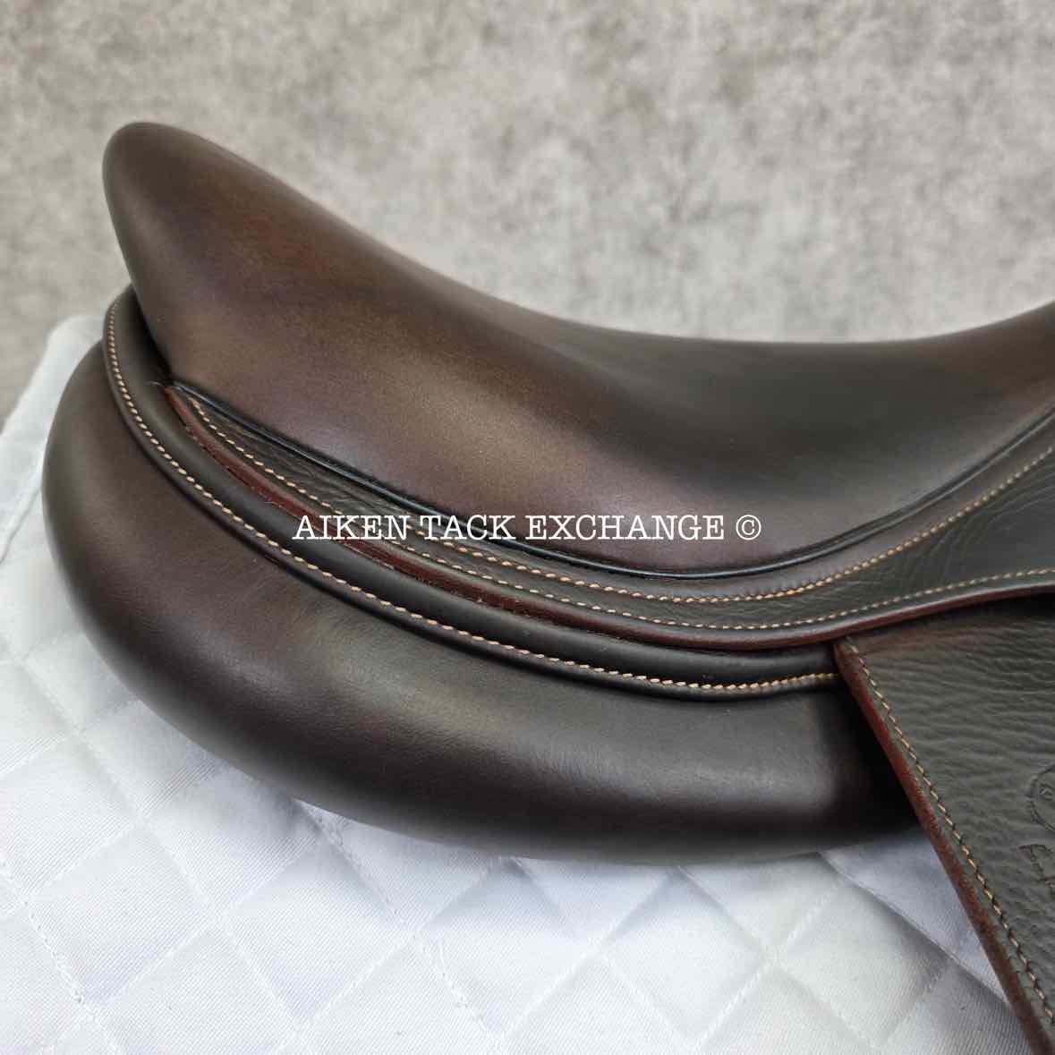 2015 Devoucoux Oldara Close Contact Jump Saddle, 17.5" Seat, 3 Flap, Medium Wide Tree, D3D Panels, Full Buffalo Leather
