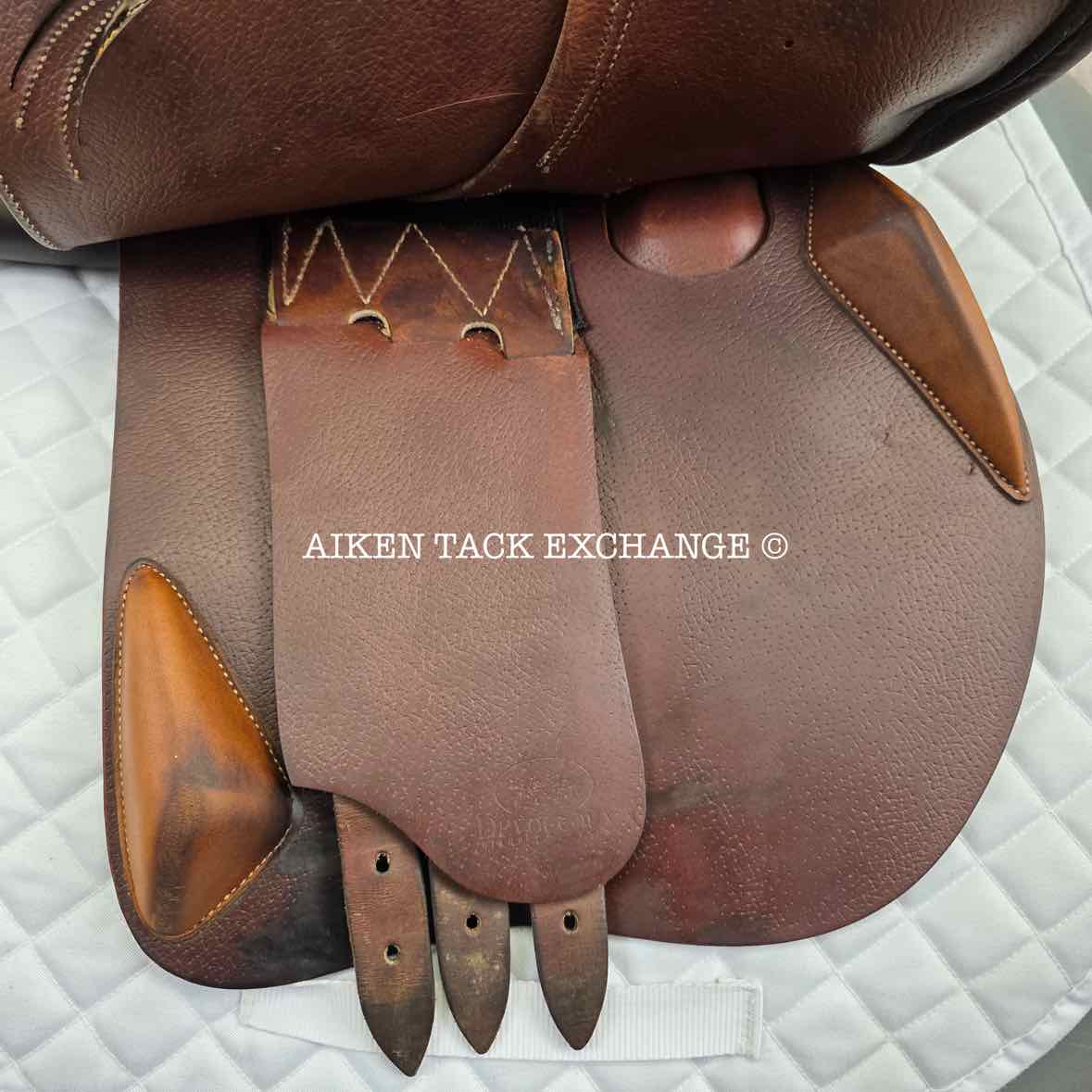 2015 Devoucoux Oldara Close Contact Jump Saddle, 17.5" Seat, 3 Flap, Medium Wide Tree, D3D Panels, Full Buffalo Leather
