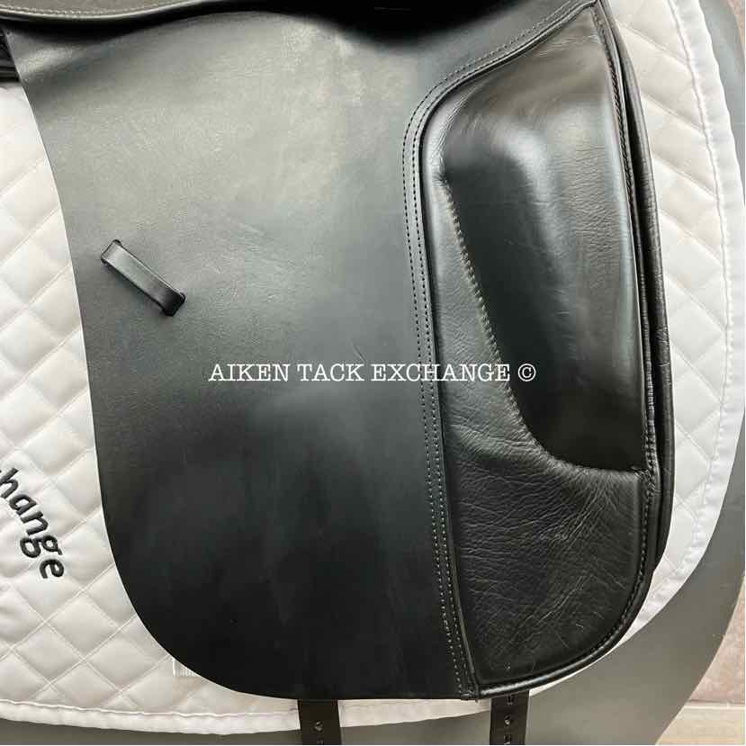 **SOLD** Kent & Masters MDS S-Series Standard Wither Surface Block Dressage Saddle, 18" Seat, Adjustable Tree - Changeable Gullet, Wool Flocked Panels