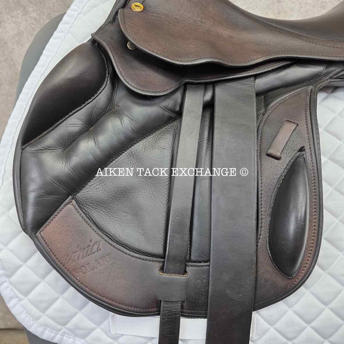 **On Trial** 2014 Black Country Solare Vinici Monoflap Jump Saddle, 17.5" Seat, Medium Wide Tree, Wool Flocked Panels