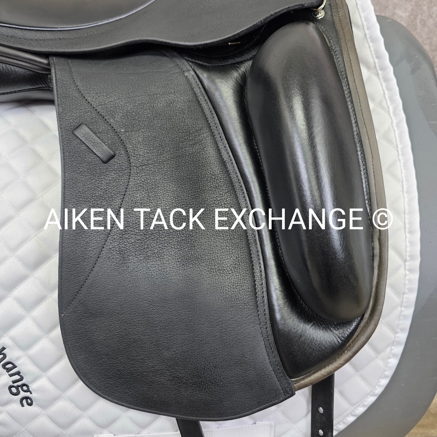 2021 Custom Saddlery Advantage R Monoflap Dressage Saddle, 18" Seat, Adjustable Tree, Wool Flocked Panels