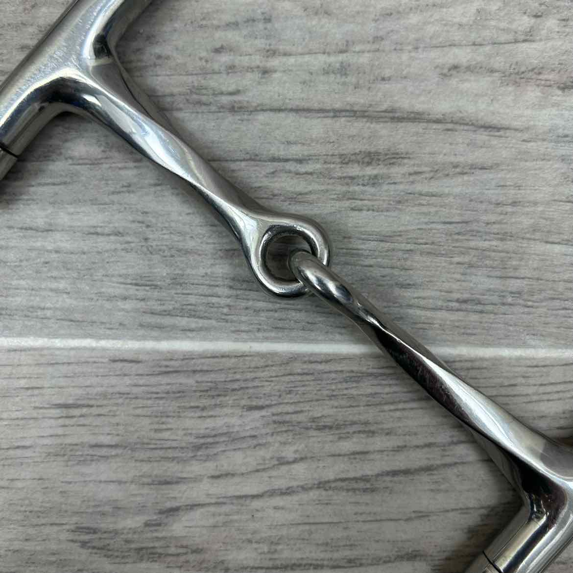 Twisted Single Joint D Ring Bit 5.5"