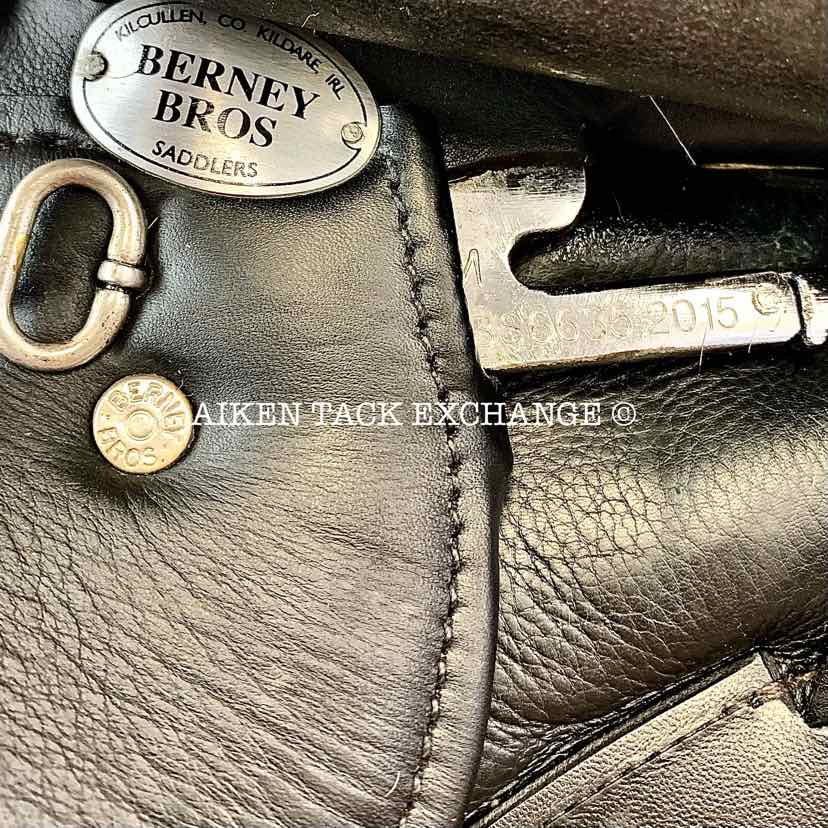 **SOLD** 2020 Berney Brothers Grand Olympic Monoflap Jump Saddle, 17" Seat, Medium Tree, Wool Flocked Panels