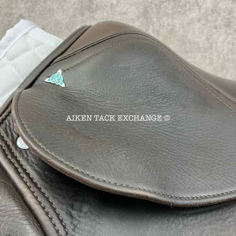**SOLD** 2017 Bliss of London Close Contact Jump Saddle, 17" Seat, Extra Wide Tree, Wool Flocked Panels
